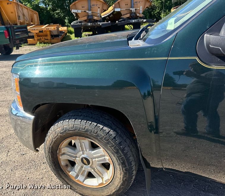 image for item DT6252 2013 Chevrolet Silverado 1500 Ext. Cab pickup truck