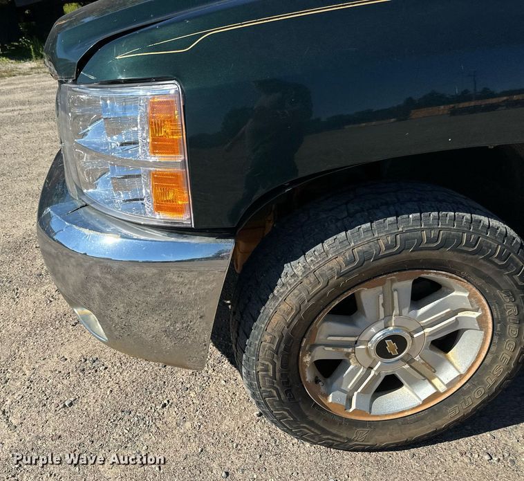 image for item DT6252 2013 Chevrolet Silverado 1500 Ext. Cab pickup truck