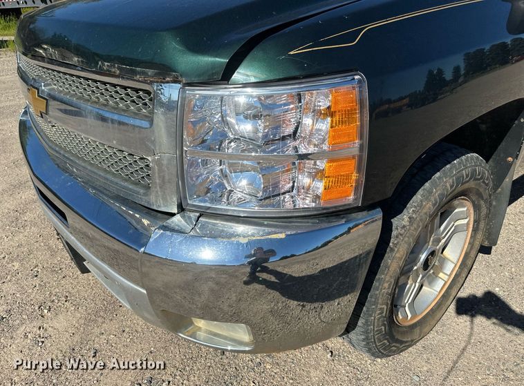 image for item DT6252 2013 Chevrolet Silverado 1500 Ext. Cab pickup truck