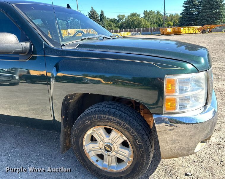 image for item DT6252 2013 Chevrolet Silverado 1500 Ext. Cab pickup truck
