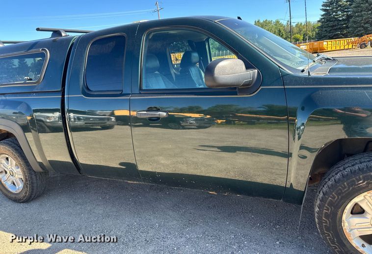 image for item DT6252 2013 Chevrolet Silverado 1500 Ext. Cab pickup truck