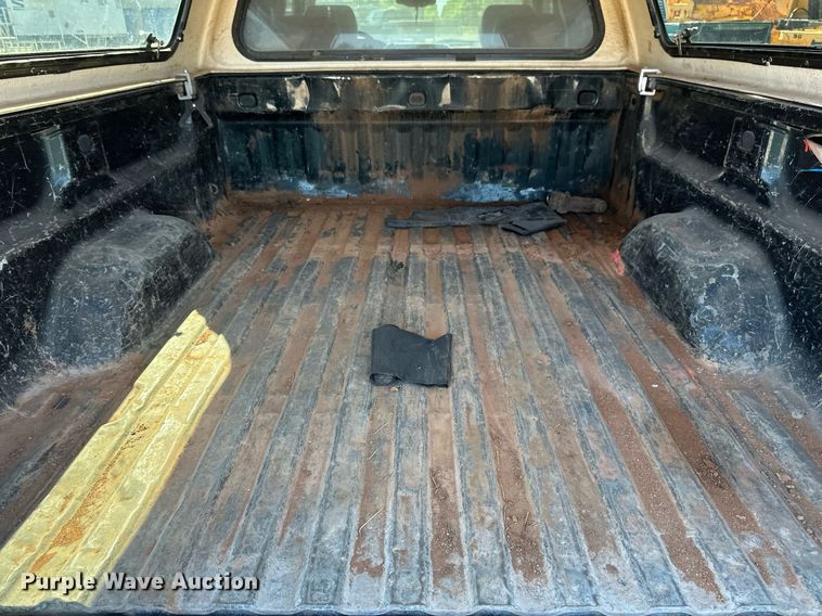 image for item DT6252 2013 Chevrolet Silverado 1500 Ext. Cab pickup truck