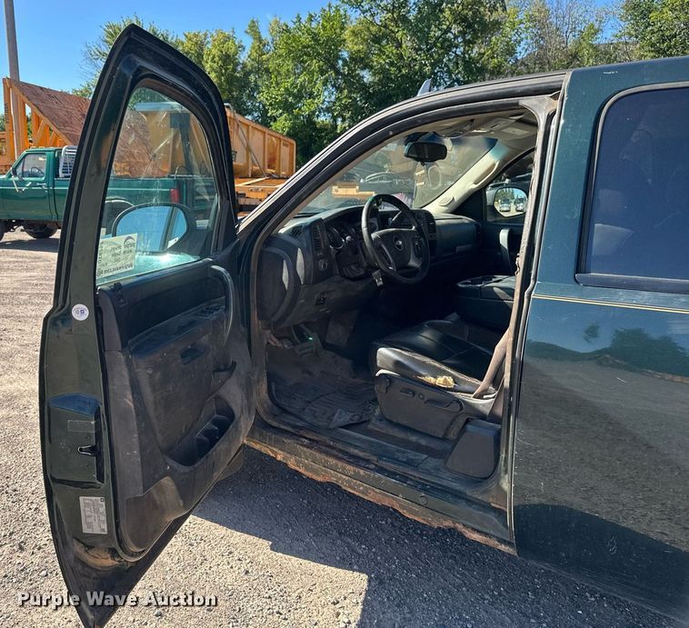 image for item DT6252 2013 Chevrolet Silverado 1500 Ext. Cab pickup truck