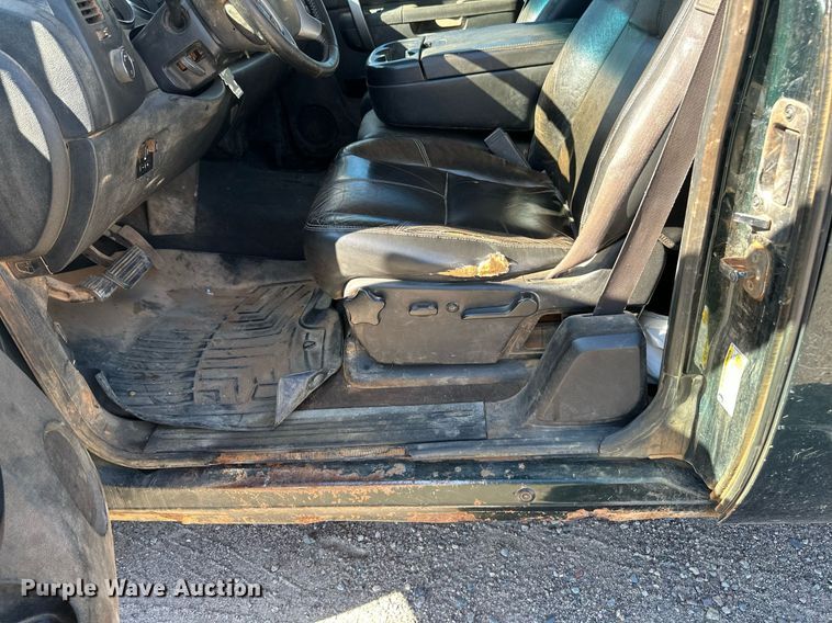 image for item DT6252 2013 Chevrolet Silverado 1500 Ext. Cab pickup truck