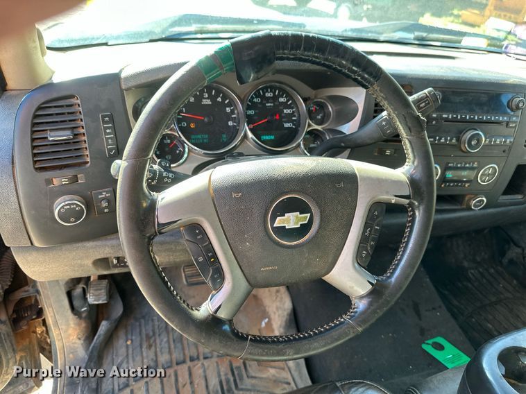 image for item DT6252 2013 Chevrolet Silverado 1500 Ext. Cab pickup truck