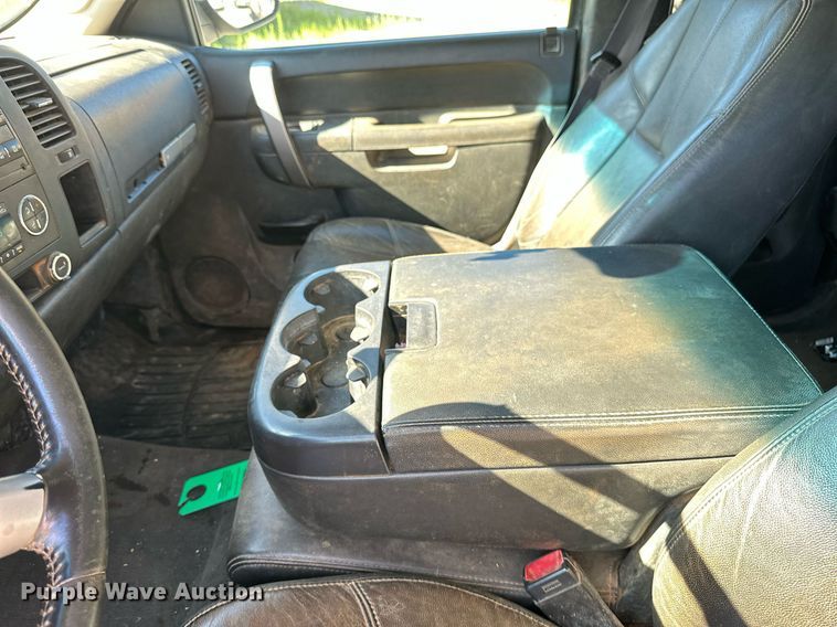 image for item DT6252 2013 Chevrolet Silverado 1500 Ext. Cab pickup truck