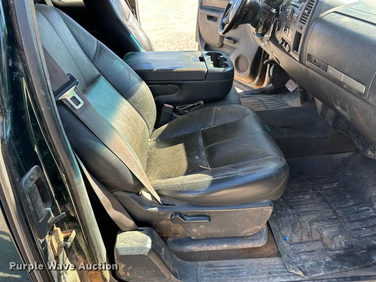 image for item DT6252 2013 Chevrolet Silverado 1500 Ext. Cab pickup truck