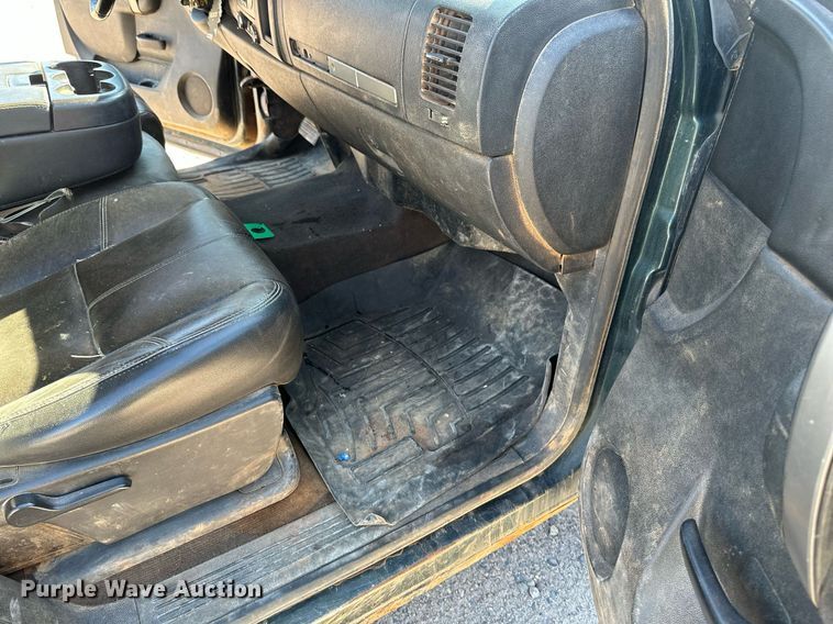 image for item DT6252 2013 Chevrolet Silverado 1500 Ext. Cab pickup truck