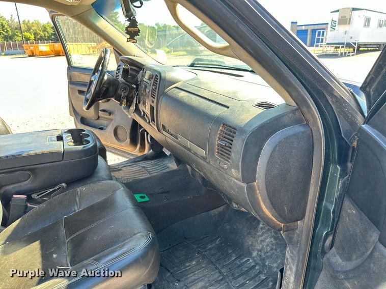 image for item DT6252 2013 Chevrolet Silverado 1500 Ext. Cab pickup truck