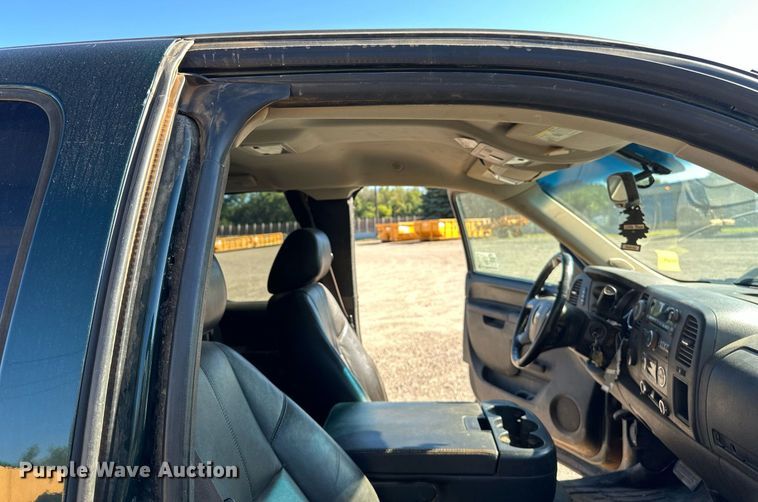 image for item DT6252 2013 Chevrolet Silverado 1500 Ext. Cab pickup truck