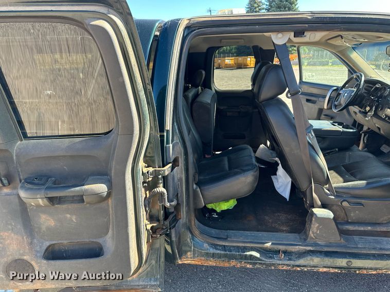 image for item DT6252 2013 Chevrolet Silverado 1500 Ext. Cab pickup truck