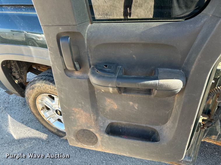 image for item DT6252 2013 Chevrolet Silverado 1500 Ext. Cab pickup truck