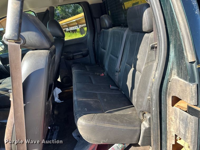 image for item DT6252 2013 Chevrolet Silverado 1500 Ext. Cab pickup truck