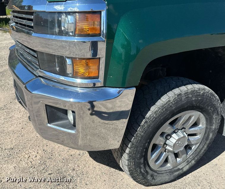 image for item DT6255 2016 Chevrolet Silverado 2500HD Double Cab pickup truck