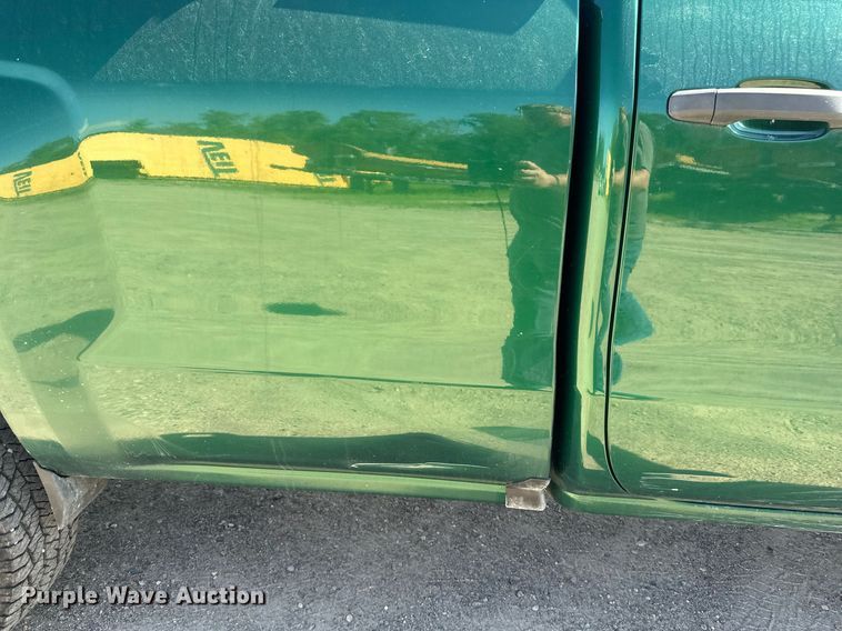 image for item DT6255 2016 Chevrolet Silverado 2500HD Double Cab pickup truck