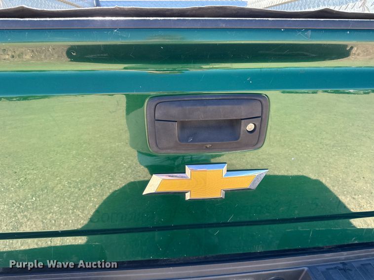 image for item DT6255 2016 Chevrolet Silverado 2500HD Double Cab pickup truck