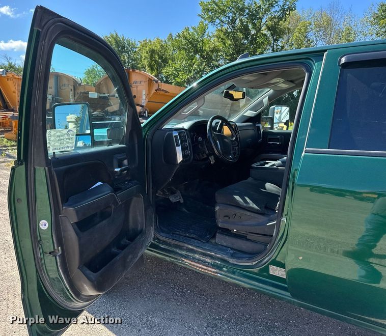 image for item DT6255 2016 Chevrolet Silverado 2500HD Double Cab pickup truck