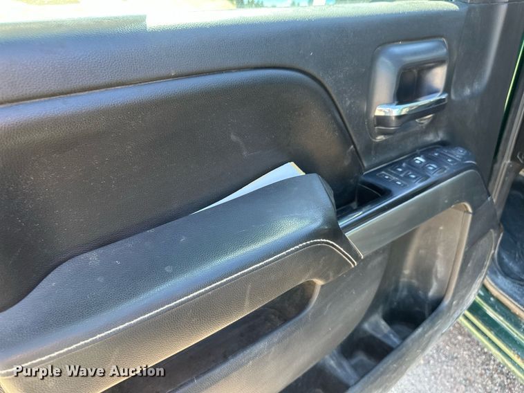 image for item DT6255 2016 Chevrolet Silverado 2500HD Double Cab pickup truck