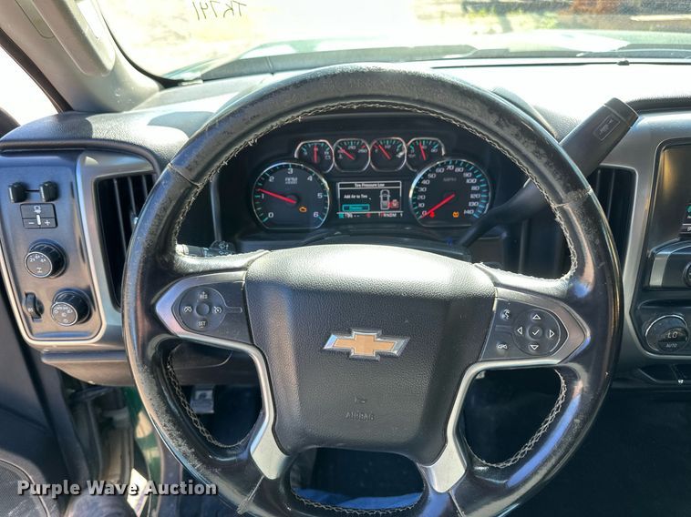 image for item DT6255 2016 Chevrolet Silverado 2500HD Double Cab pickup truck