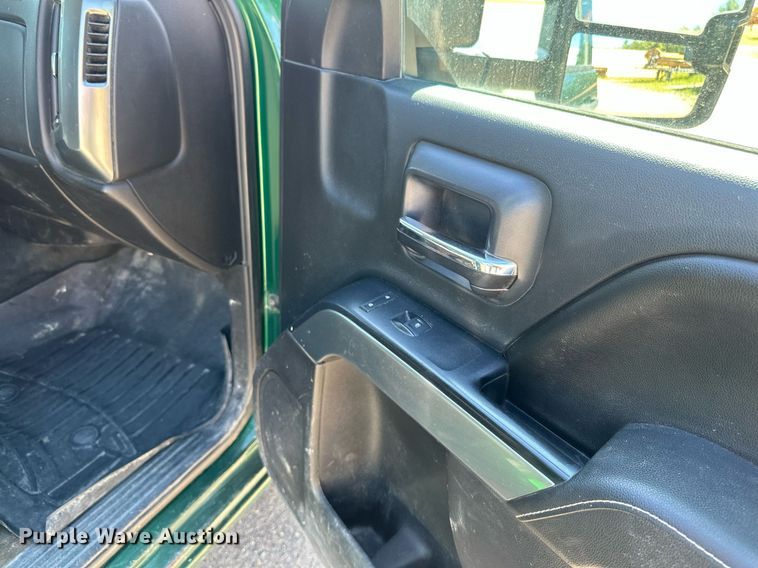 image for item DT6255 2016 Chevrolet Silverado 2500HD Double Cab pickup truck