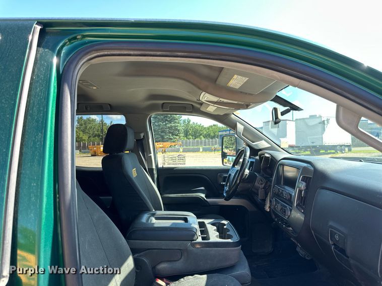 image for item DT6255 2016 Chevrolet Silverado 2500HD Double Cab pickup truck