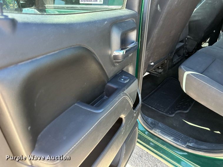 image for item DT6255 2016 Chevrolet Silverado 2500HD Double Cab pickup truck