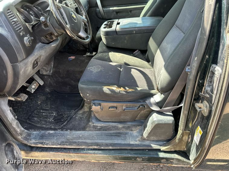 image for item DT6256 2012 Chevrolet Silverado 1500 Ext. Cab pickup truck