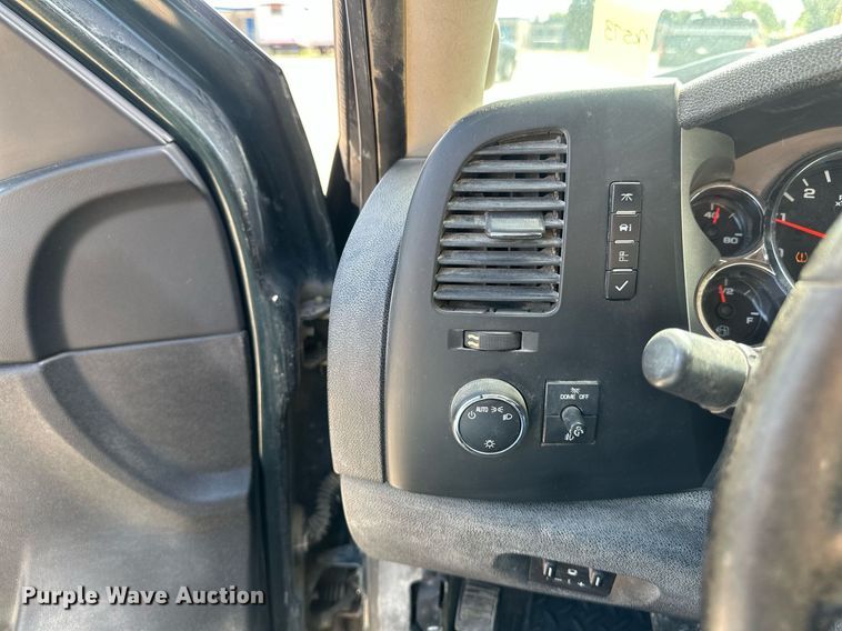 image for item DT6256 2012 Chevrolet Silverado 1500 Ext. Cab pickup truck