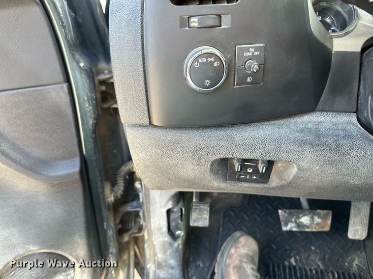 image for item DT6256 2012 Chevrolet Silverado 1500 Ext. Cab pickup truck