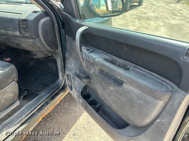 image for item DT6256 2012 Chevrolet Silverado 1500 Ext. Cab pickup truck