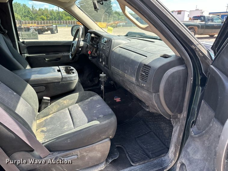 image for item DT6256 2012 Chevrolet Silverado 1500 Ext. Cab pickup truck