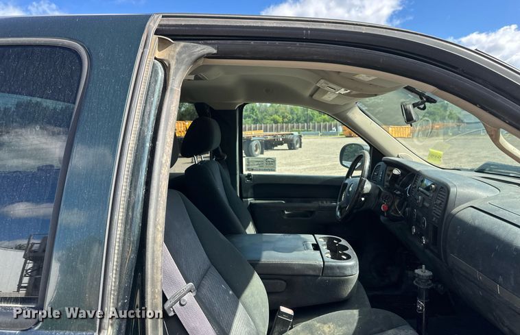 image for item DT6256 2012 Chevrolet Silverado 1500 Ext. Cab pickup truck