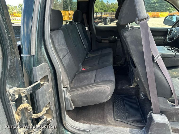 image for item DT6256 2012 Chevrolet Silverado 1500 Ext. Cab pickup truck