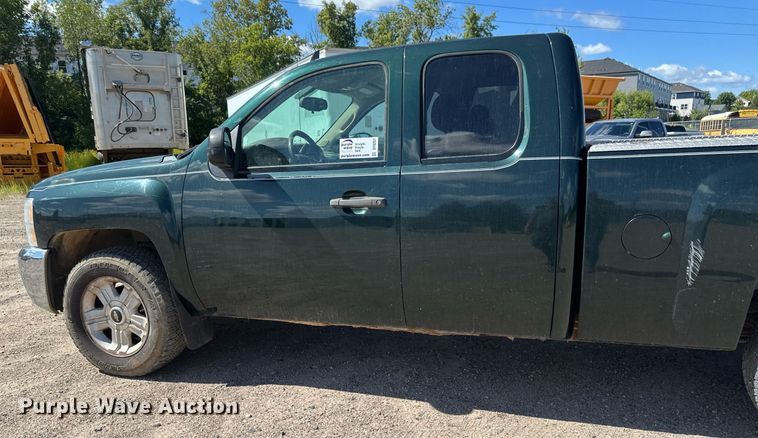 image for item DT6257 2013 Chevrolet Silverado 1500 Ext. Cab pickup truck