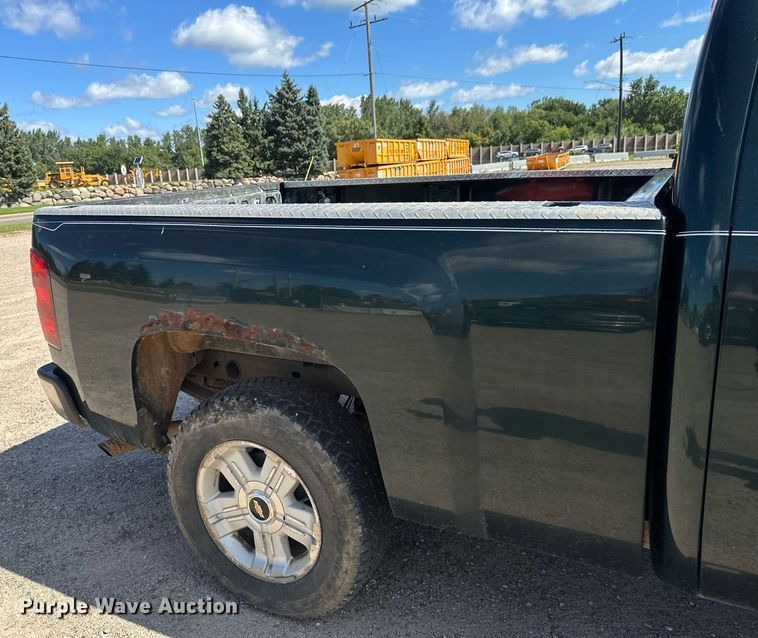 image for item DT6257 2013 Chevrolet Silverado 1500 Ext. Cab pickup truck