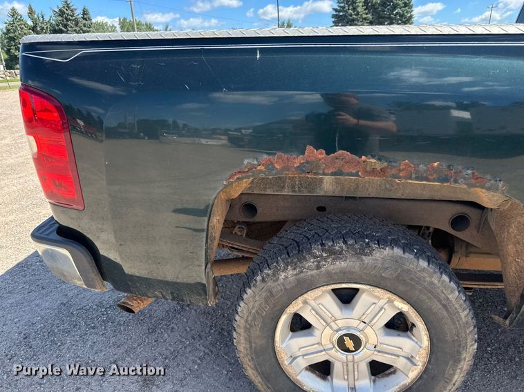 image for item DT6257 2013 Chevrolet Silverado 1500 Ext. Cab pickup truck