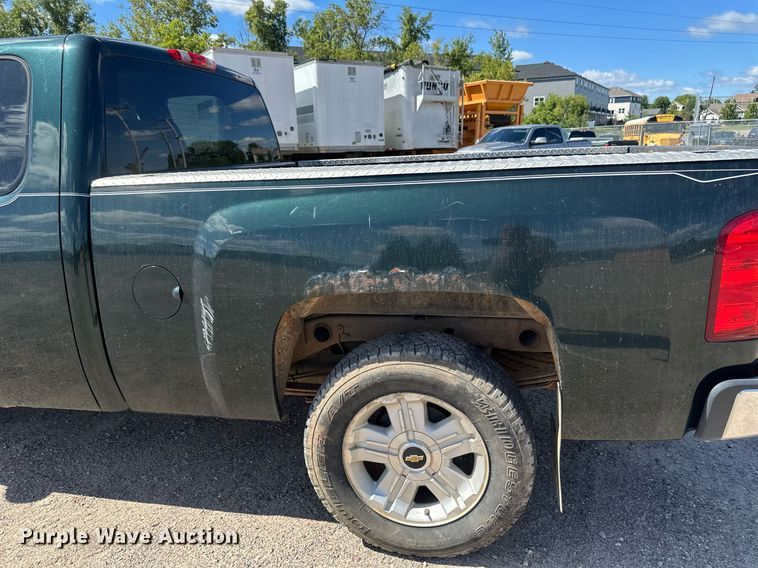 image for item DT6257 2013 Chevrolet Silverado 1500 Ext. Cab pickup truck