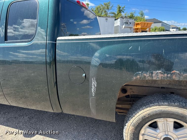 image for item DT6257 2013 Chevrolet Silverado 1500 Ext. Cab pickup truck