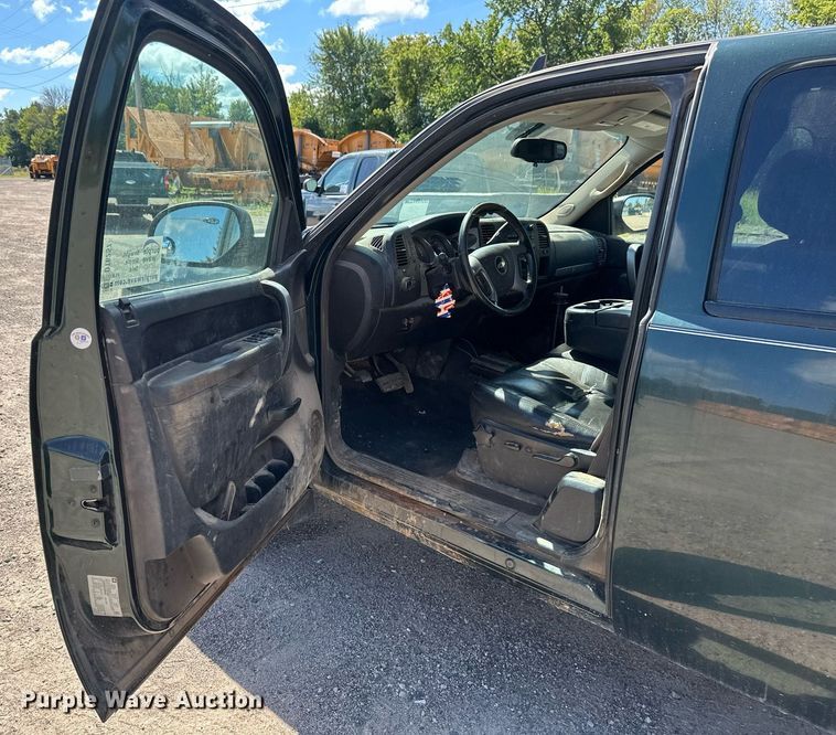 image for item DT6257 2013 Chevrolet Silverado 1500 Ext. Cab pickup truck