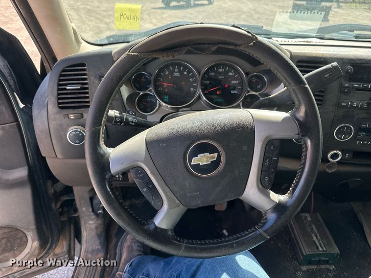 image for item DT6257 2013 Chevrolet Silverado 1500 Ext. Cab pickup truck