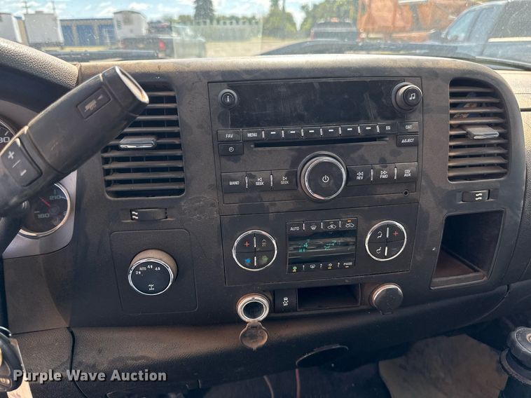 image for item DT6257 2013 Chevrolet Silverado 1500 Ext. Cab pickup truck