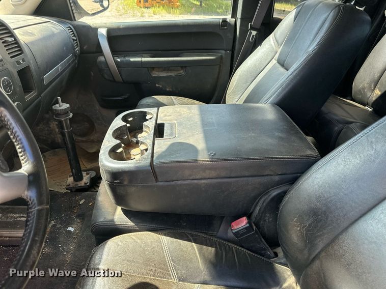 image for item DT6257 2013 Chevrolet Silverado 1500 Ext. Cab pickup truck