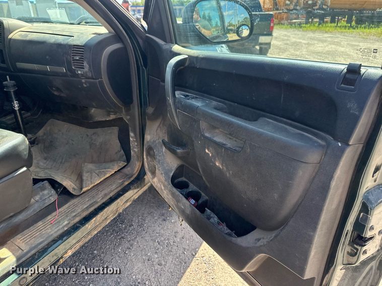 image for item DT6257 2013 Chevrolet Silverado 1500 Ext. Cab pickup truck