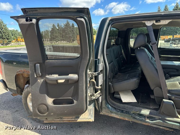 image for item DT6257 2013 Chevrolet Silverado 1500 Ext. Cab pickup truck