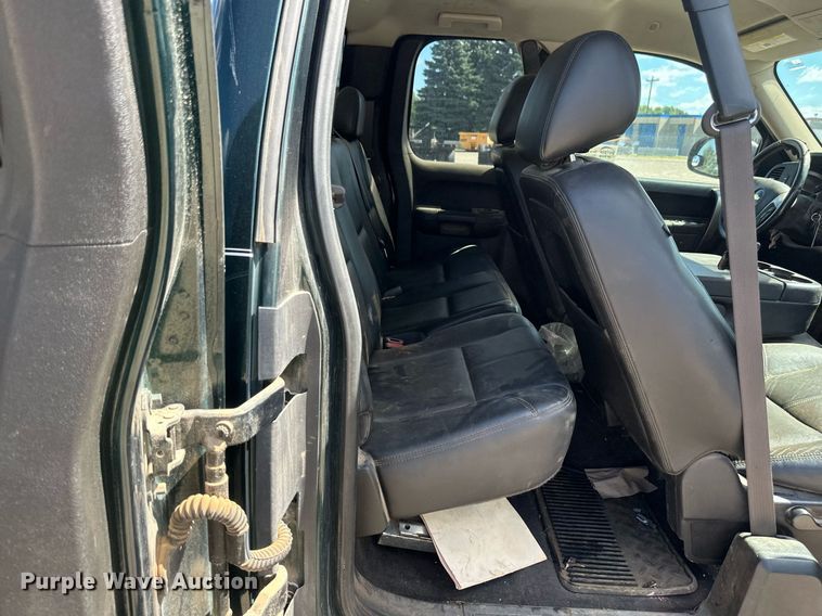 image for item DT6257 2013 Chevrolet Silverado 1500 Ext. Cab pickup truck