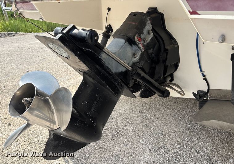 image for item DU1254 1989 Chaparral 2300 SX Sport boat