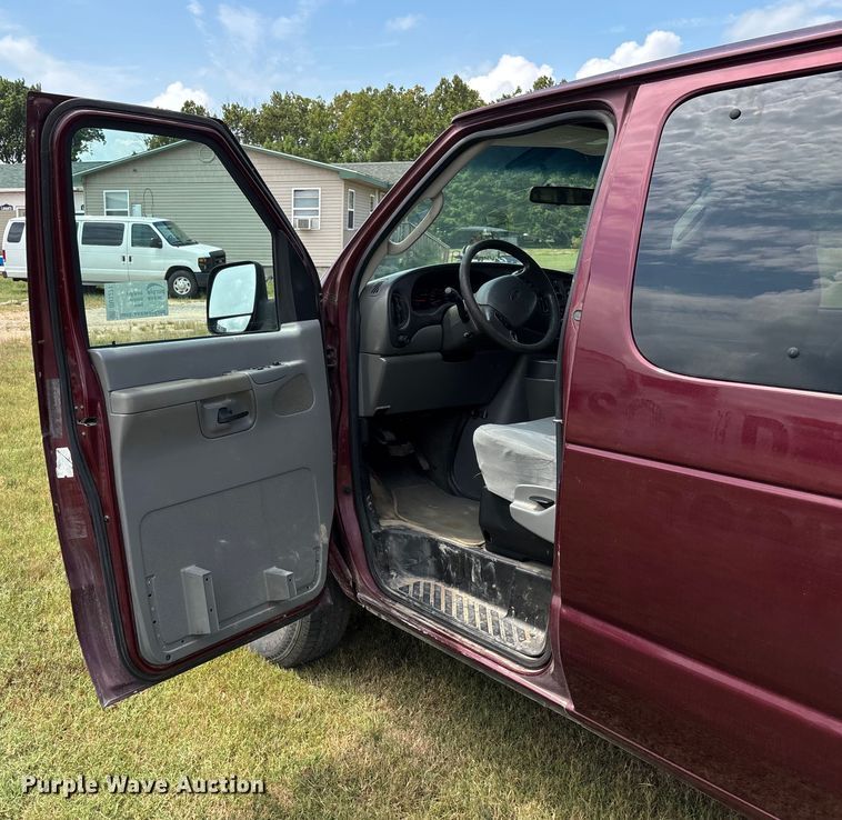 image for item DU1271 2006 Ford E350 van
