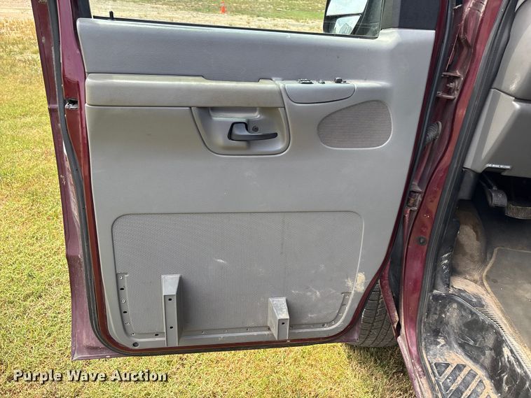 image for item DU1271 2006 Ford E350 van