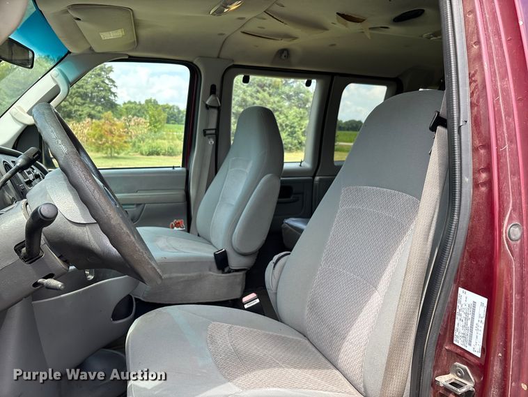 image for item DU1271 2006 Ford E350 van