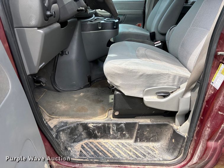 image for item DU1271 2006 Ford E350 van